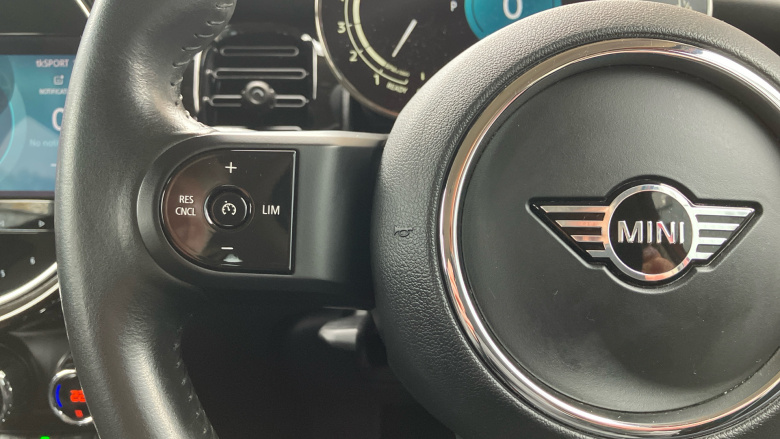 MINI Hatchback 1.5 Cooper Exclusive Premium 5dr Auto Petrol Hatchback